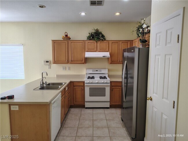 Foto del edificio - 6823 Crystal Rapids St