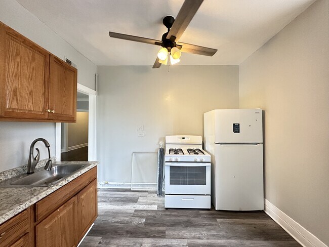 Foto del edificio - 4751 N Monticello Ave
