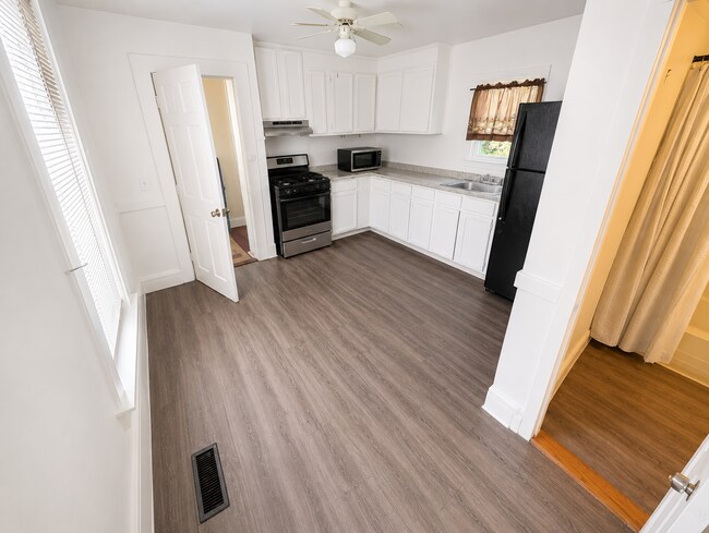 Cocina - 380 Chatham St