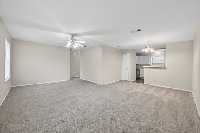 Foto del edificio - 16022 Old River Rd