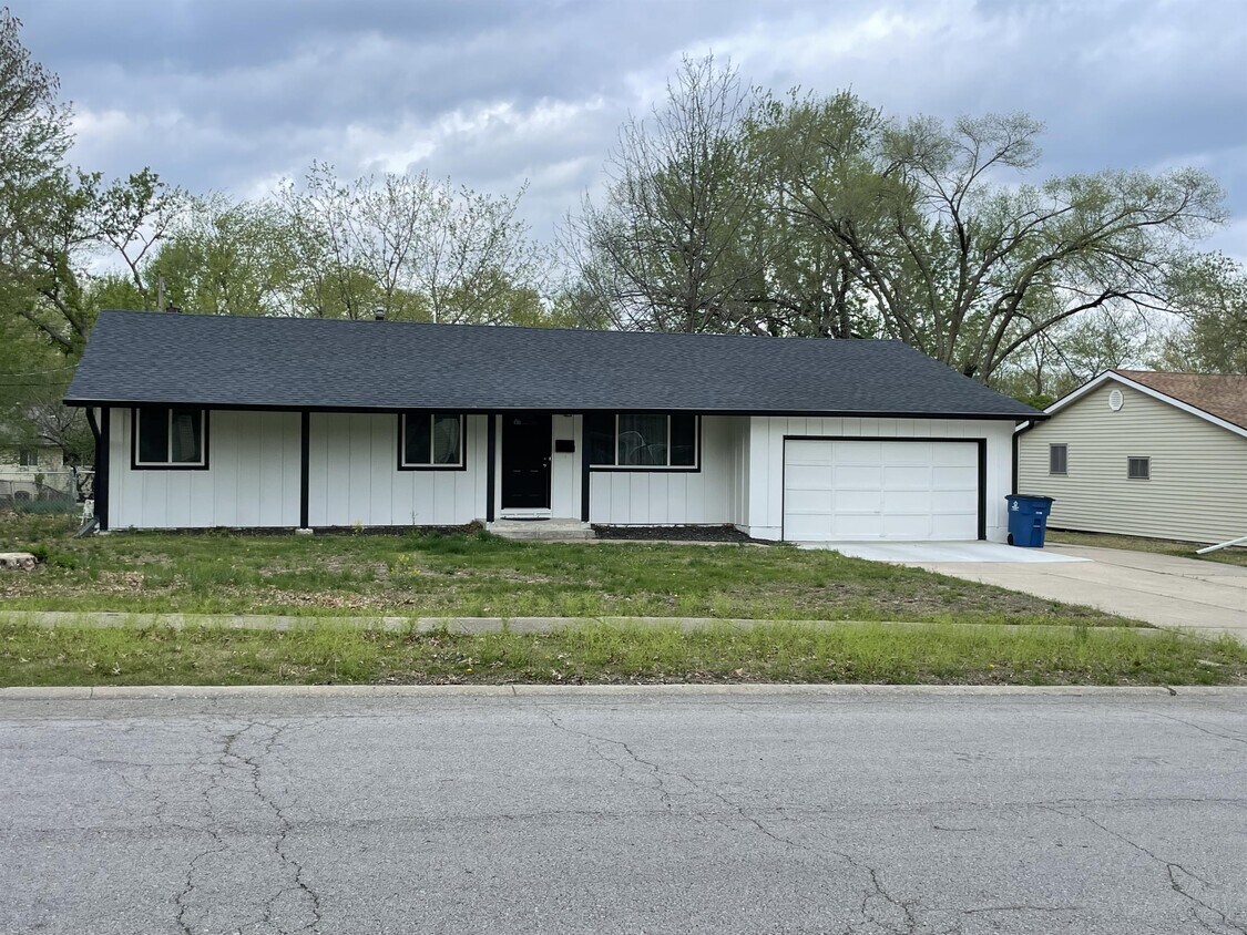 1706 NE 67 Terrace, Gladstone, MO 64118 House Rental in Gladstone, MO