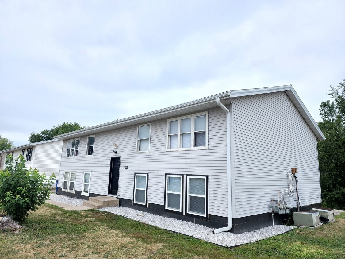 Building Photo - 406 Plaza Heights Rd
