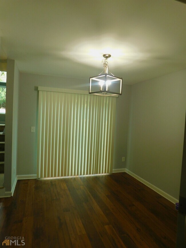 Foto del edificio - 7560 Taylor Rd