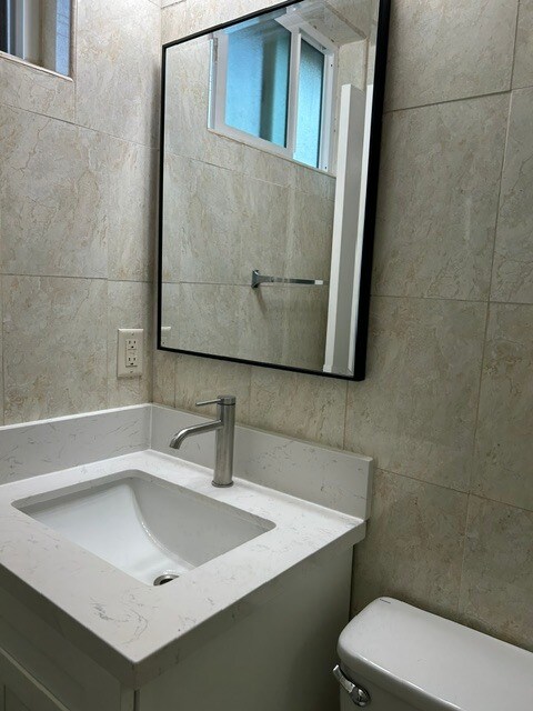 Foto del edificio - 8539 Saturn St