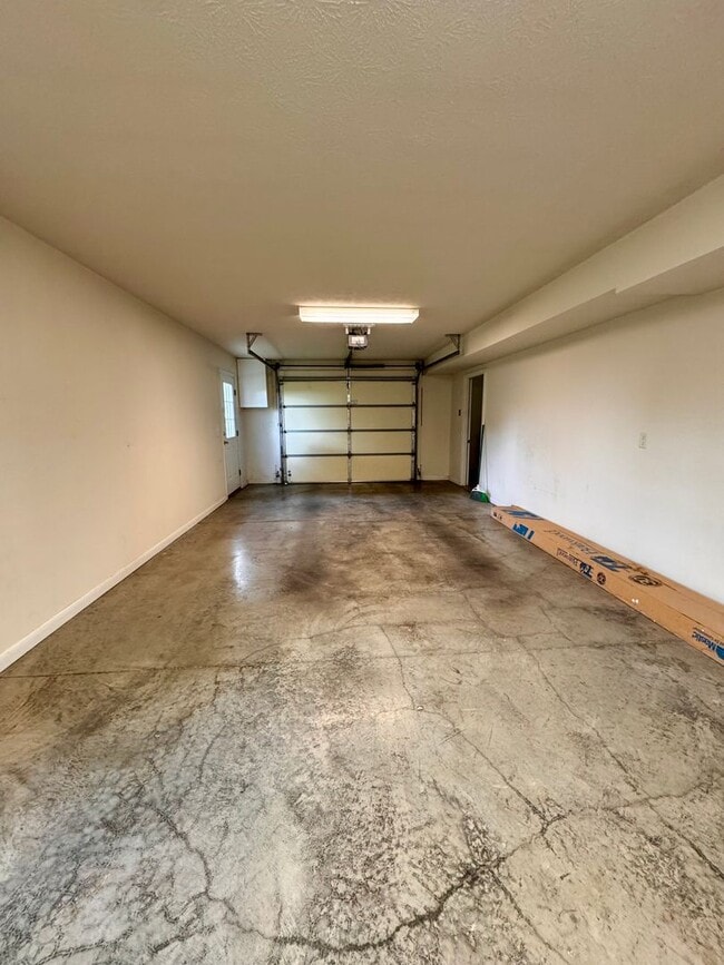 Building Photo - House for Rent in Bridgewater