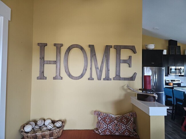 Foto del edificio - Fully Furnished Home with Stunning Cascade Mountain Views – Flexible Lease Options