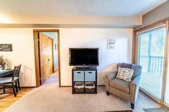 Building Photo - 5 Chandler Ln