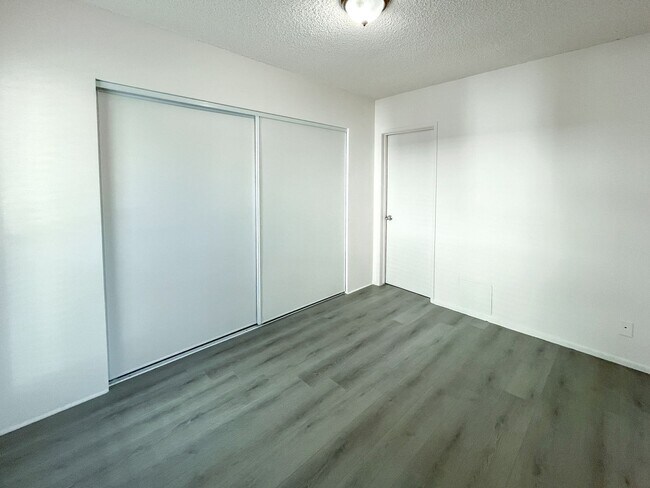 Building Photo - Charming Apartments in Playa Del Rey – Pri...