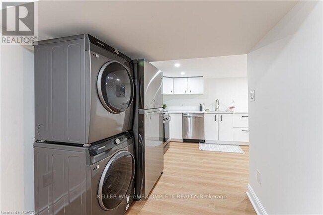 Photo du bâtiment - 15 Barnesdale Ave N