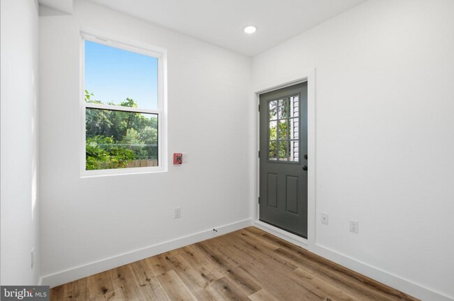 Foto del edificio - 4243 Mantua Ave