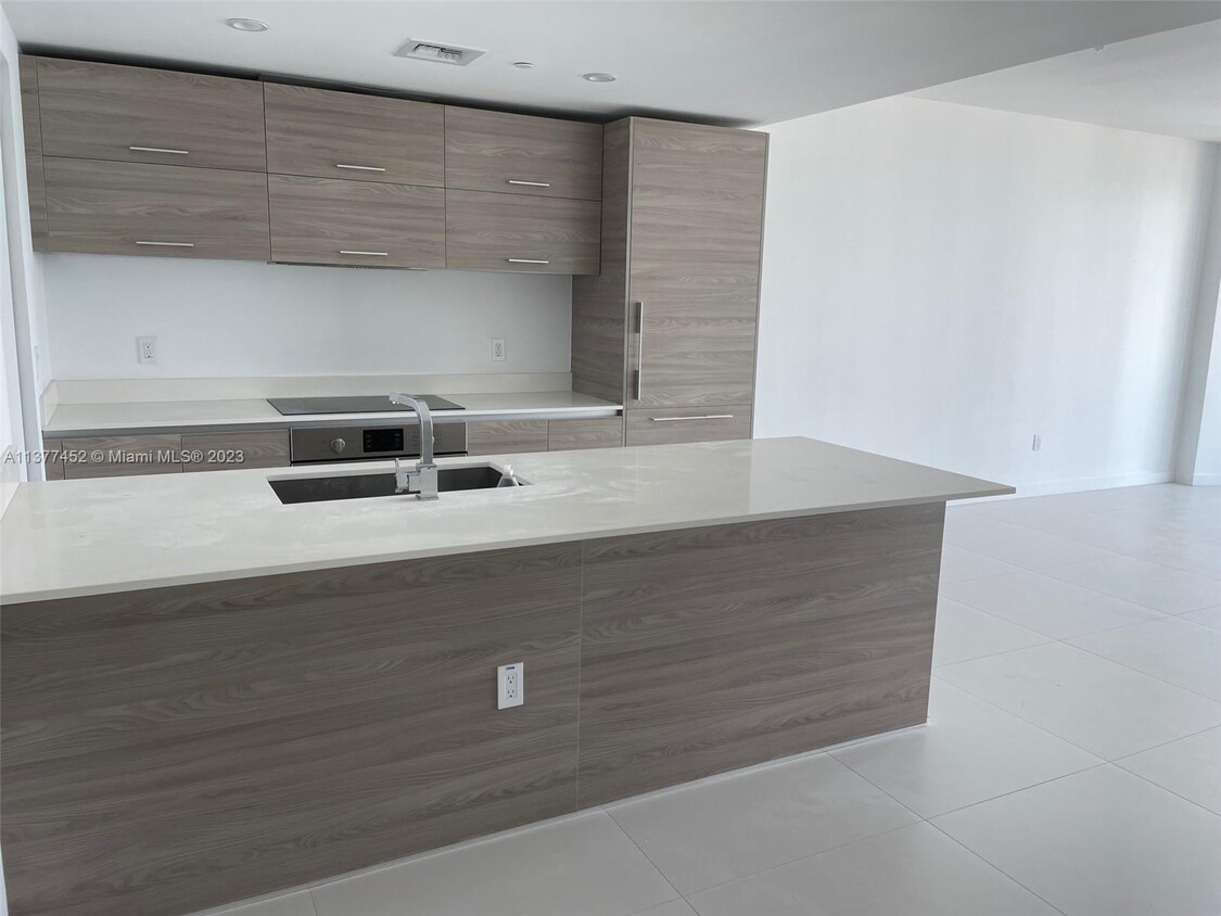 Foto principal - 1300 S Miami Ave
