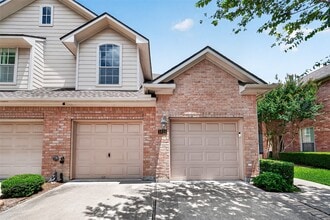 Building Photo - 1015 Enclave Square S