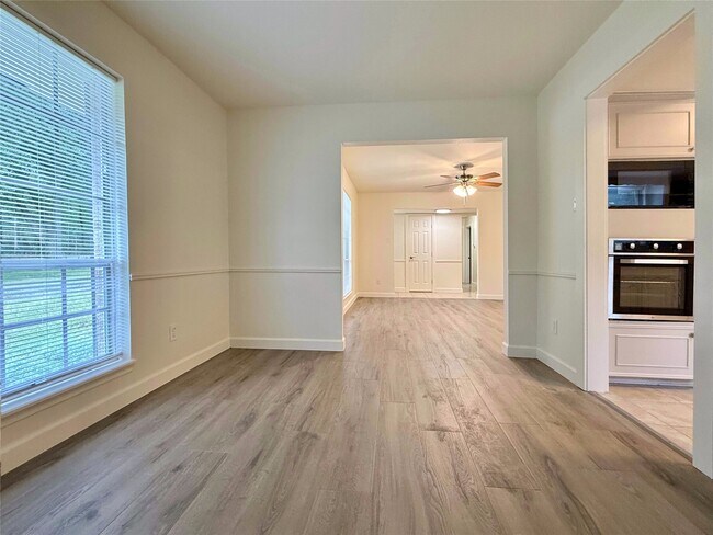 Foto del edificio - 2043 Cherry Laurel Dr