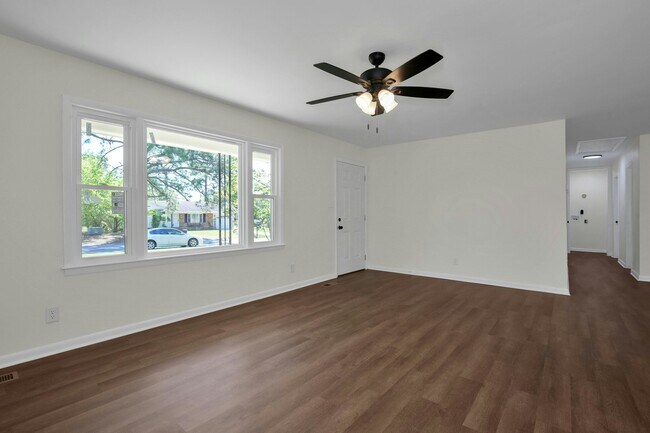 Building Photo - 1904 Shiloh Dr