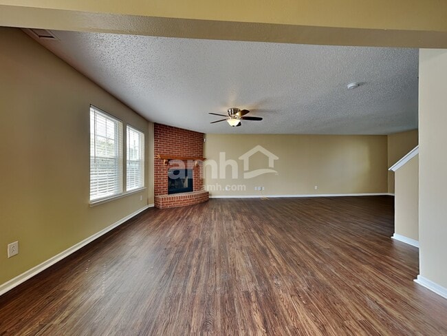 Foto del edificio - 9915 Sapphire Berry Ln