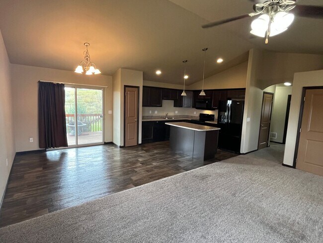 Foto del edificio - ~APPLICATIONS PENDING~ 2 Bedroom, 2 Bathro...