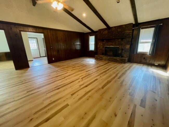 Foto del edificio - 3839 N Stewart Ave