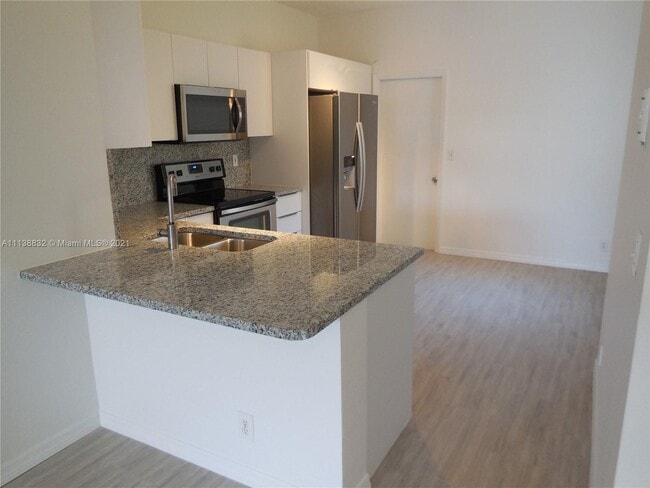 Building Photo - 2066  Madeira Dr  2066 Weston Fl 33327