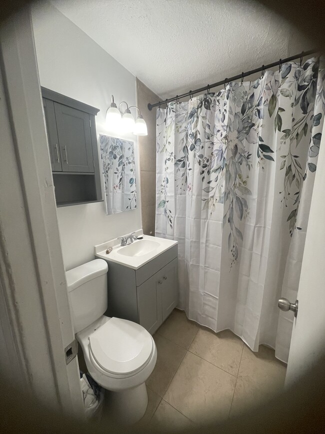 Foto del edificio - 2381 Rutland St