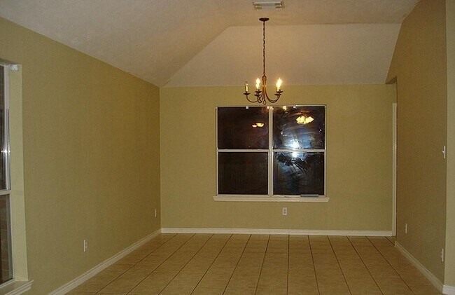 Foto del edificio - 5514 Bear Cave Ln
