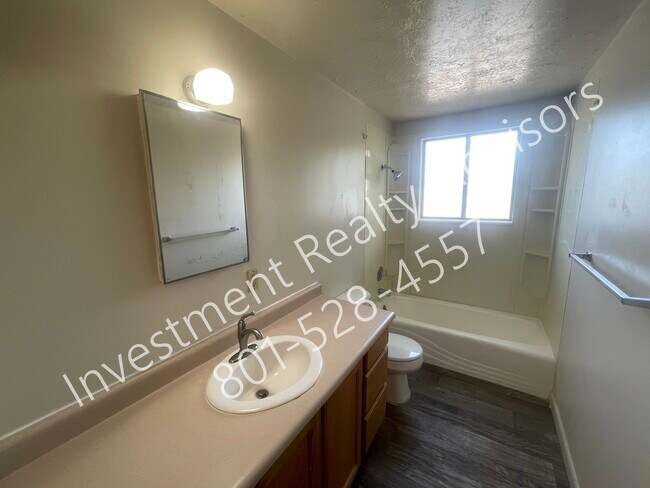 Foto del edificio - First Month Free!