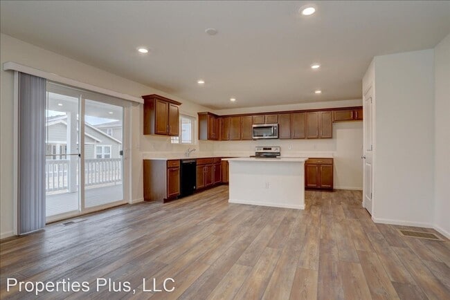 Building Photo - 3 br, 2.5 bath House - 6171 N Malaya St