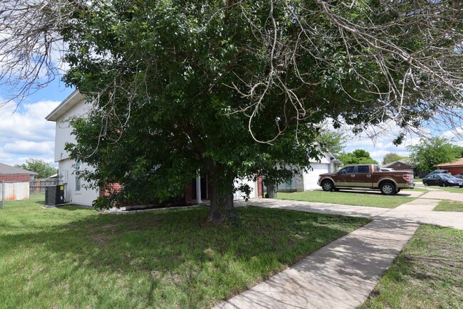 Foto del edificio - 2307 Tracey Ann Ln