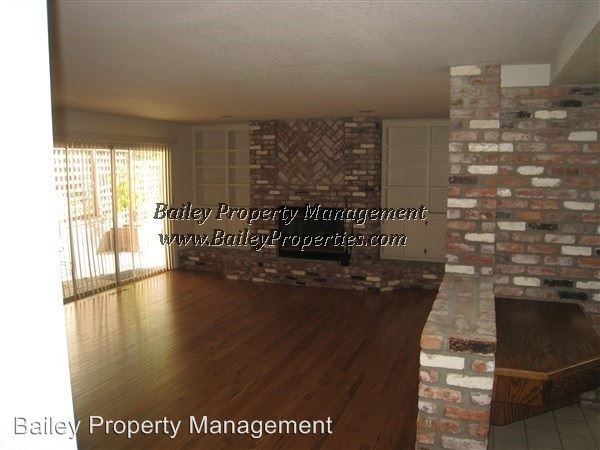 Building Photo - 510 La Honda Dr