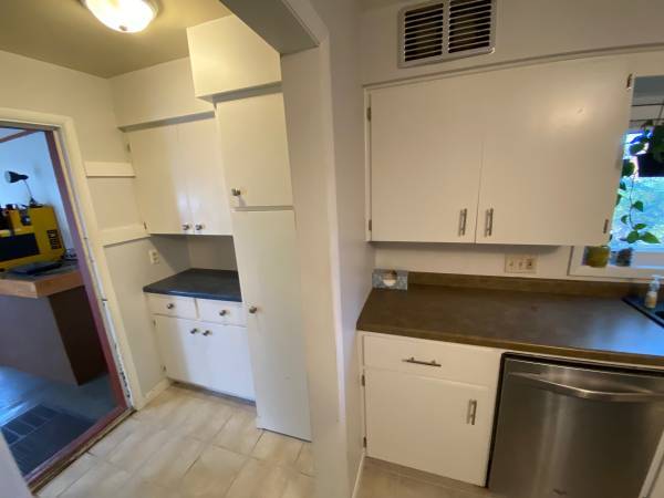 Building Photo - 109 E South Ave