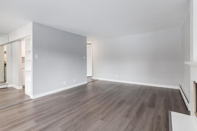 Building Photo - Glenmore Gardens Townhomes & Coach Homes