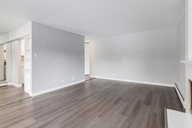 Photo du bâtiment - Glenmore Gardens Townhomes & Coach Homes