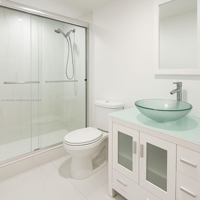 Foto del edificio - 100 Bayview Dr