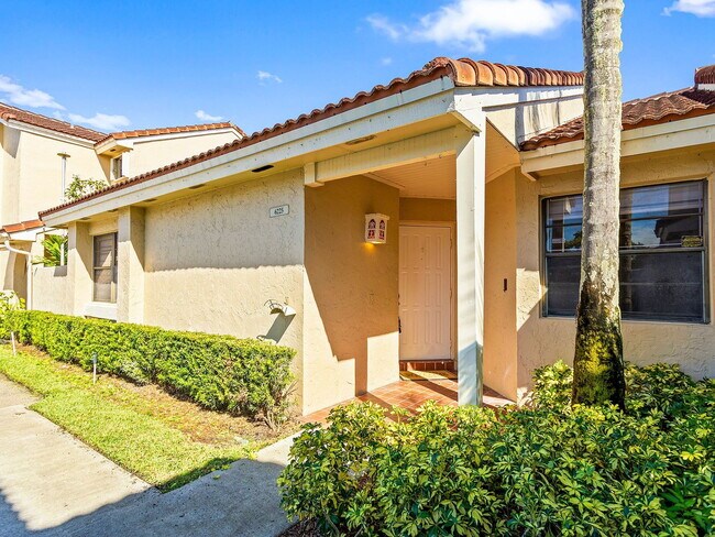 Foto del edificio - Northwest 171st Street, Hialeah, FL 33015 - 2 BR 2 BA townhouse