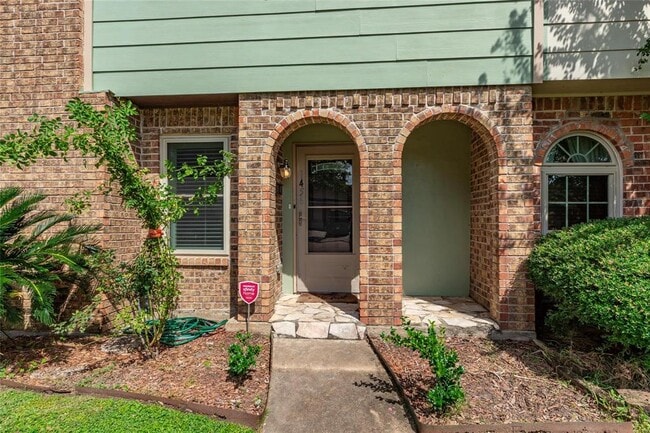 Building Photo - 1456 Silverpines Rd