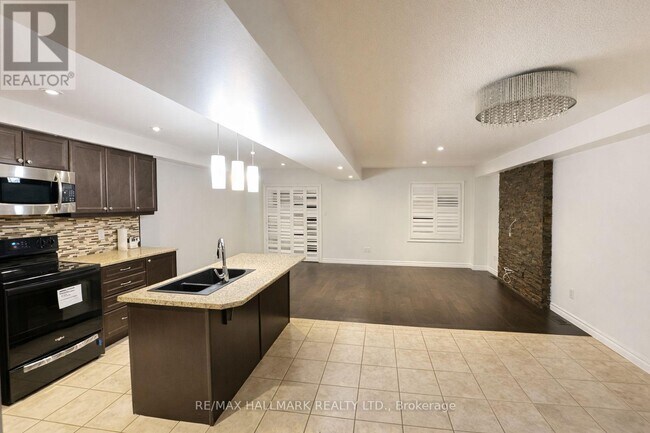 Building Photo - 27 Waterbridge St