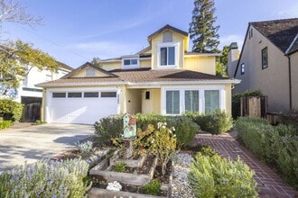 Building Photo - 2303 Ramona St