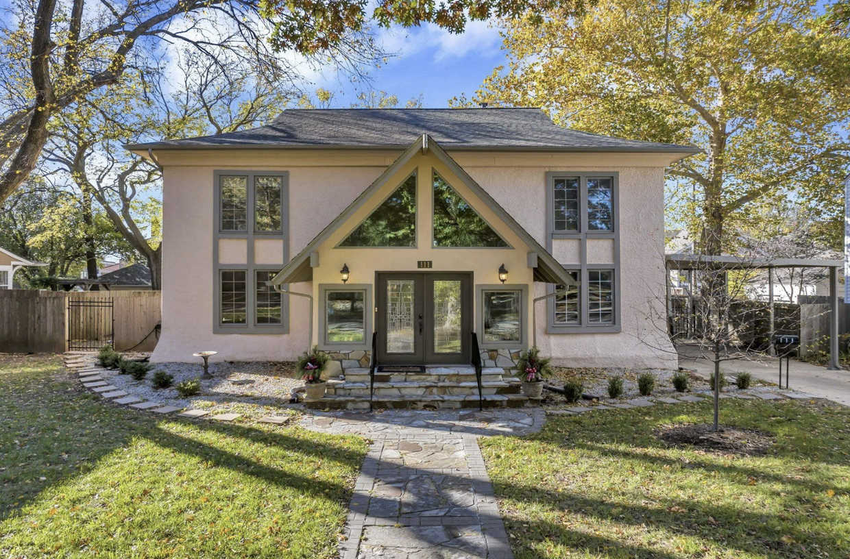 Foto principal - 111 N Broadview St
