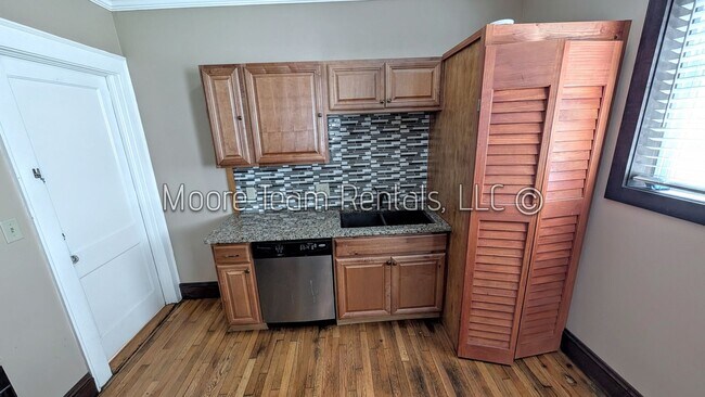 Building Photo - MainStN446