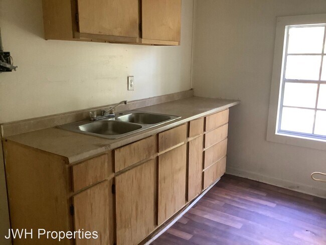 Building Photo - 1 br, 1 bath House - 3907 Flora Ave., Apt A