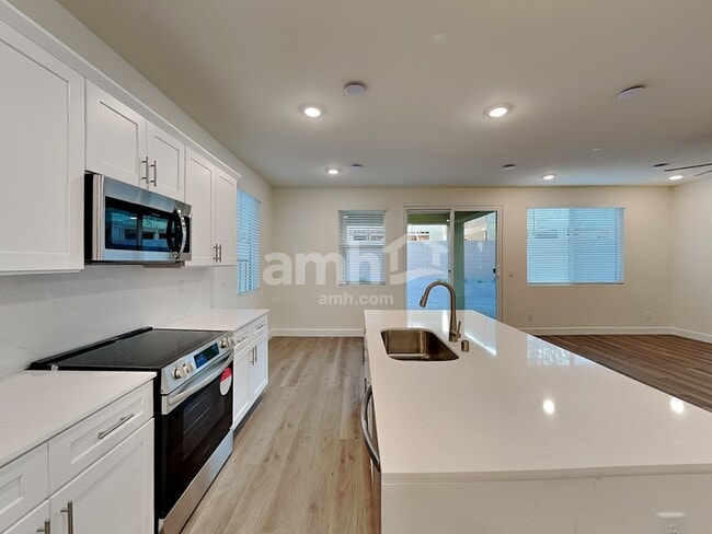 Building Photo - 10375 Medusita St