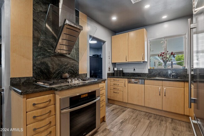 Foto del edificio - 3402 N 26th Pl