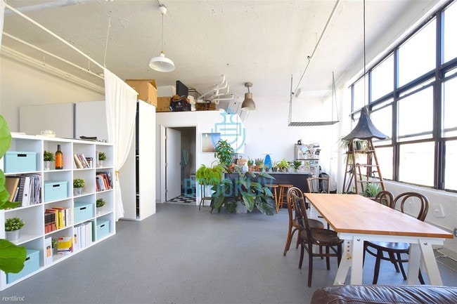 Building Photo - 1 br, 1 bath Apartment - 144 Spencer St 420