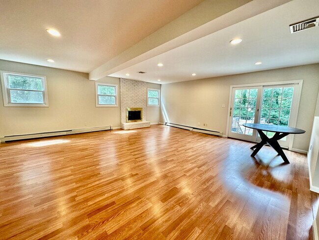 Building Photo - 63 Randolph Dr