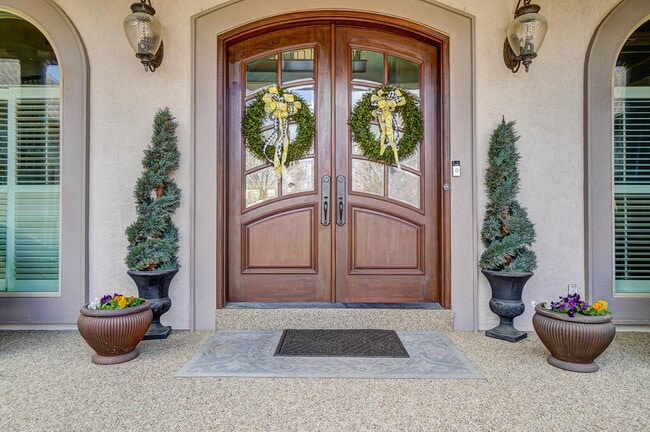 Building Photo - 6655 Traquair Pl