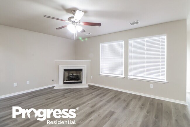 Building Photo - 15524 Sarah's Creek Dr