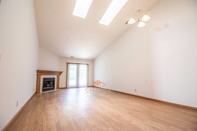 Foto del edificio - AVAILABLE IN AUGUST - CUTE AND COZY 3 BR HOME IN DESIRABLE NEIGHBORHOOD