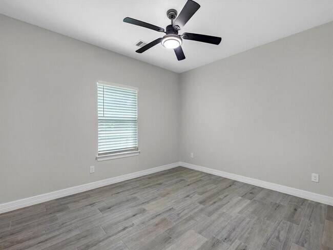 Building Photo - 14606 Half Cir