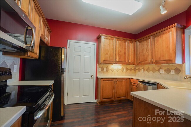 Building Photo - 14746 Via Sorrento Dr