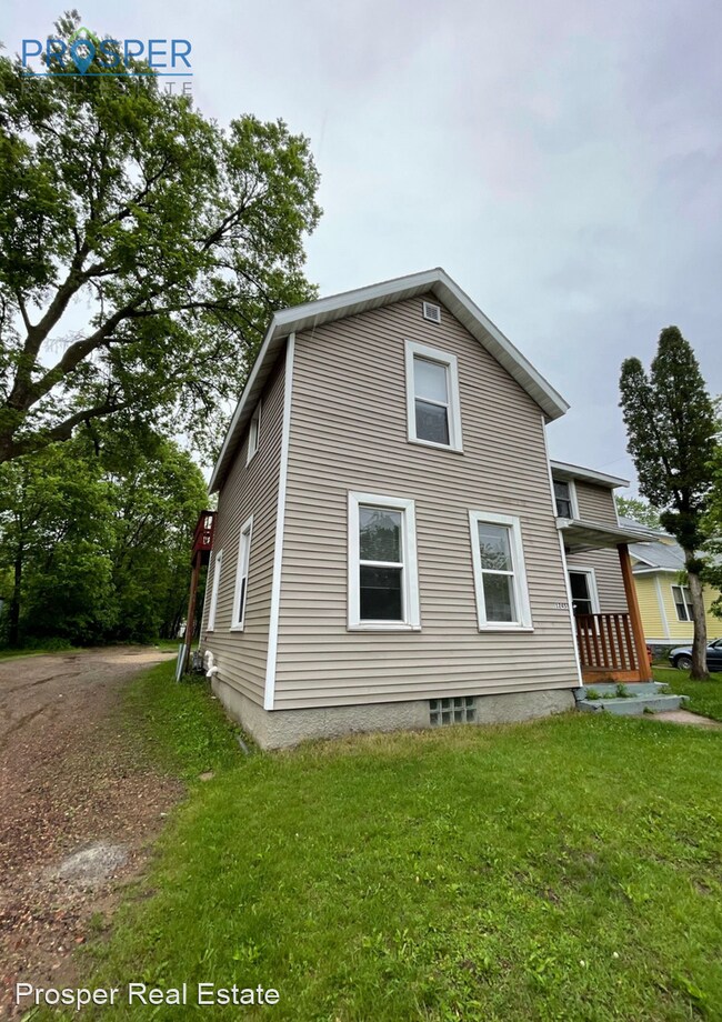 1245 S Farwell St, Eau Claire, WI 54701 House Rental in Eau Claire