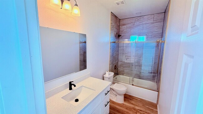 Building Photo - 7018-5914 02